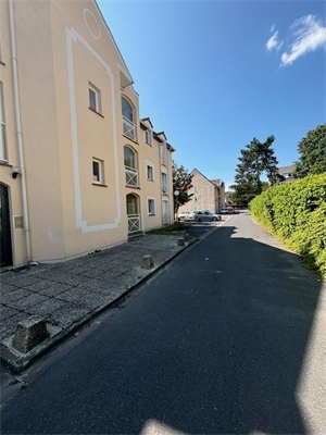 studio à la location -   60260  LAMORLAYE, surface 29 m2 location studio - UBI435748493